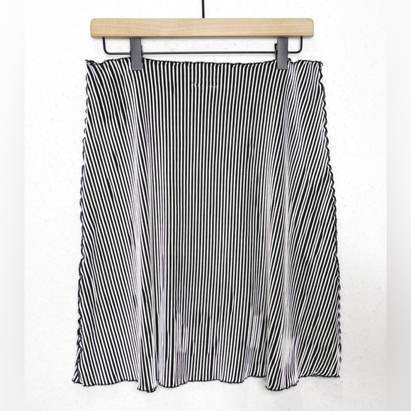 Haystack A-Line Lettuce Edge Striped Black White Skirt Made in USA - Picture 2 of 4